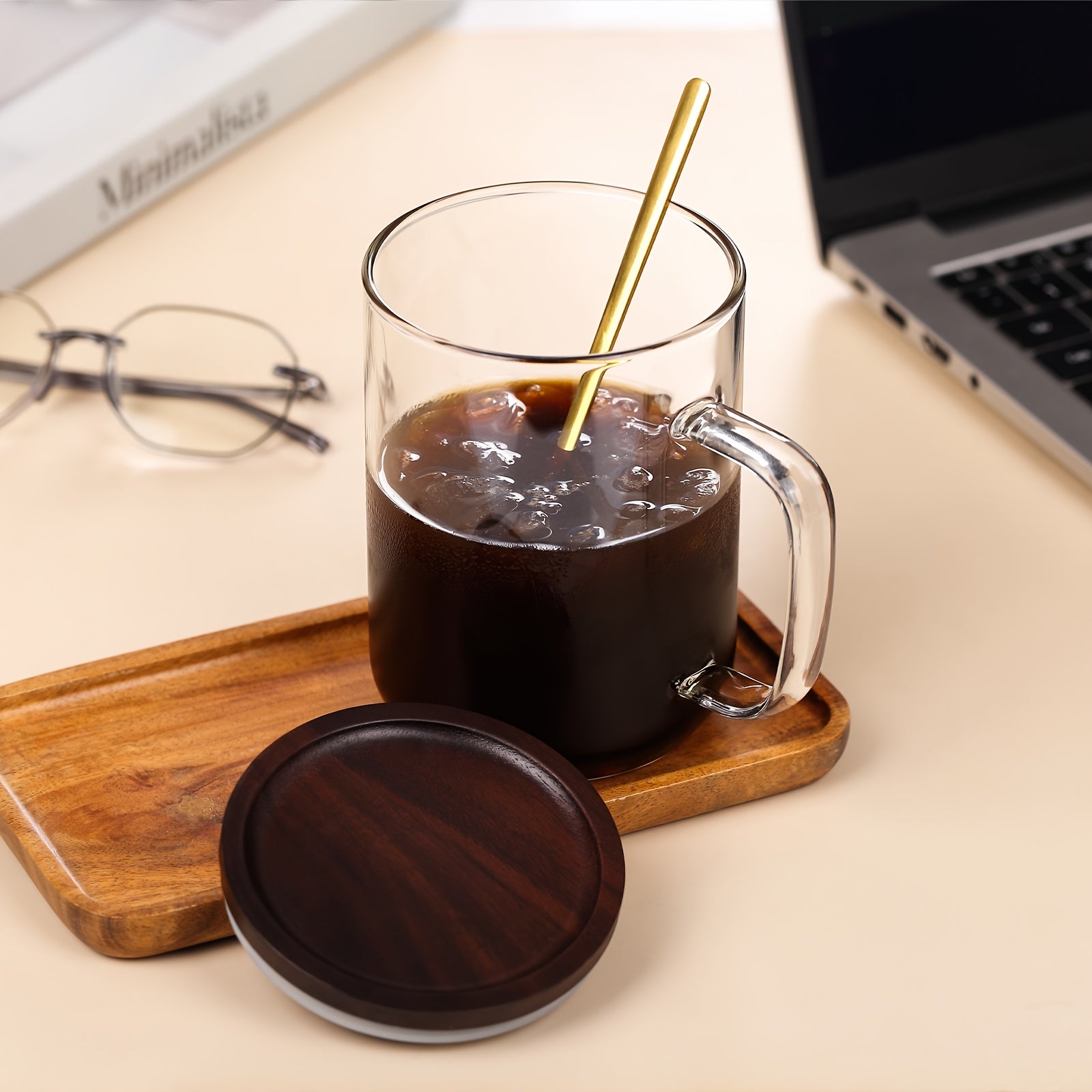 Large Glass Coffee Mug with Lids, 20oz Coffee Mugs, Clear Coffee Cups with Walnut Wood Lids, Glass Mugs with Handles, Oversized Coffee Mug Set Of 2 with 2 Spoons, Suitable for Tea, Milk, Juice, And Coffee